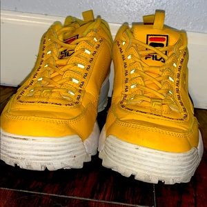 Yellow filas